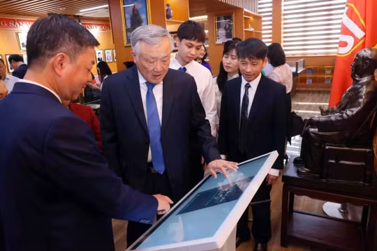 Tủ sách điện tử Chủ tịch Hồ Chí Minh: Nguồn tư liệu quý, bài học sâu sắc cho thế hệ hôm nay và mai sau