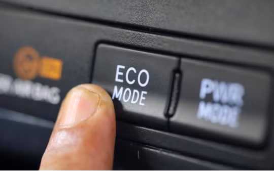 Chế độ eco trên ô tô hoạt động thế nào và khi nào nên dùng?