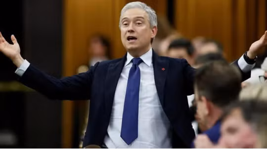 Canada cùng EU và Anh hạ trần giá dầu Nga