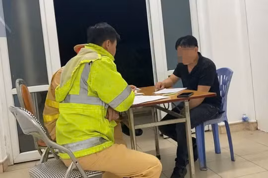 Xử phạt tài xế xe khách đi ngược chiều trên cao tốc