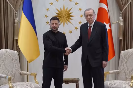 Ukraine chờ đợi đề xuất hòa bình từ Nga, hy vọng đàm phán mong manh