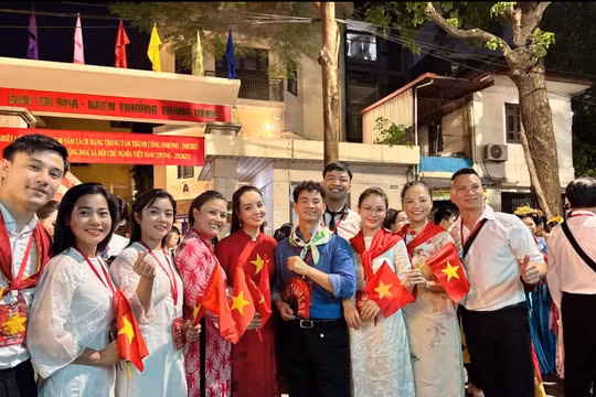 Cục trưởng Xuân Bắc: ‘Các văn, nghệ sĩ diễu hành với khí thế hừng hực’