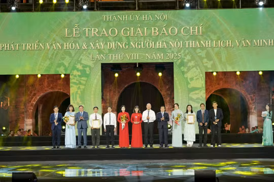 Trao giải báo chí về phát triển văn hóa và xây dựng người Hà Nội thanh lịch, văn minh