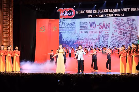 Hào khí 100 năm Báo chí Cách mạng Việt Nam vang vọng trên sân khấu nghệ thuật
