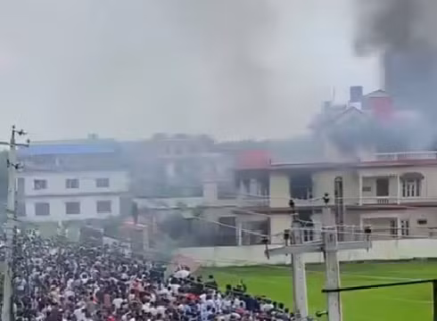 Bạo loạn ở Nepal: Người biểu tình phóng hỏa Dinh Tổng thống, Thủ tướng phải từ chức