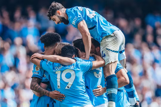 Man City ngược dòng hạ Crystal Palace, trở lại top 4 Ngoại hạng Anh