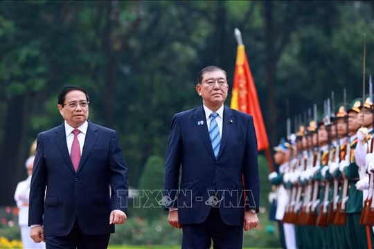 Thủ tướng Phạm Minh Chính chủ trì Lễ đón Thủ tướng Nhật Bản và Phu nhân thăm chính thức Việt Nam