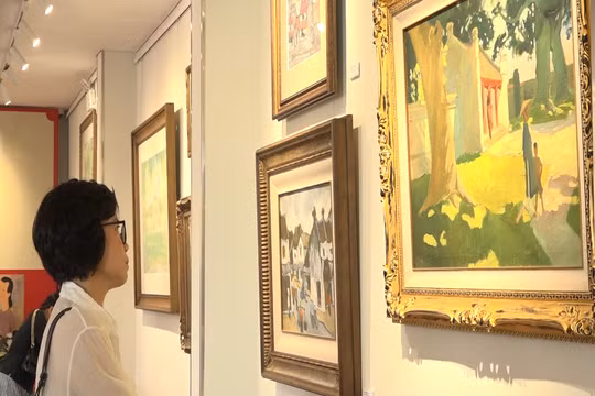 'Cuộc sống tươi đẹp': Dấu ấn 100 năm mỹ thuật hiện đại Việt Nam