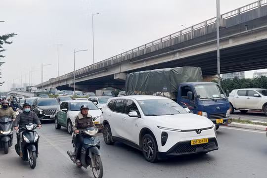 Người dân ùn ùn rời Hà Nội về quê đón Tết Dương lịch 2026