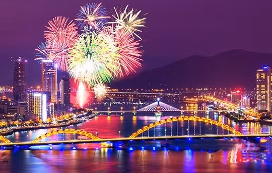 Giá chỗ ngồi ngắm pháo hoa Đà Nẵng tăng vọt, lên tới 3 triệu đồng/người
