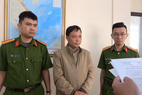 Bắt đối tượng lừa đảo làm giấy tờ đất, chiếm đoạt 800 triệu đồng