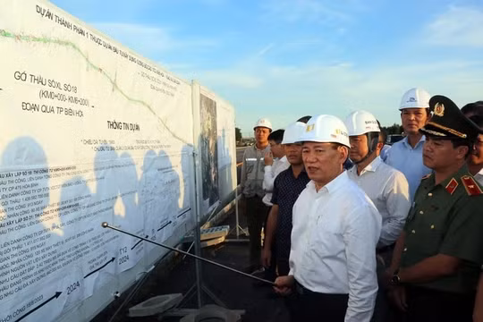 Phó Thủ tướng Hồ Đức Phớc chỉ đạo tháo gỡ khó khăn 2 dự án cao tốc phía Nam
