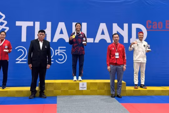Võ sĩ Jujitsu Phụng Mùi Nhình giành HCB tại SEA Games 33