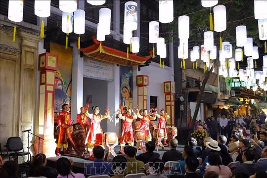 Chuỗi hoạt động văn hóa đặc sắc tại phố cổ Hà Nội kỷ niệm 50 năm Giải phóng miền Nam