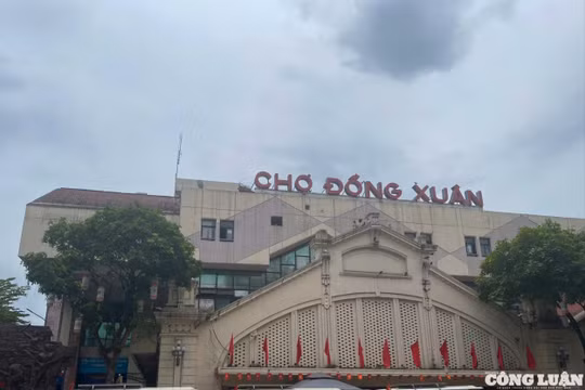 Ki-ốt tại chợ Đồng Xuân, nhiều mặt bằng trống khó tìm người thuê