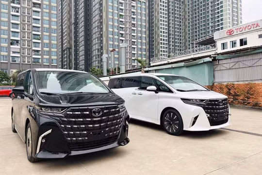 Mẫu xe MPV phổ thông đắt nhất Việt Nam bất ngờ tăng giá bán lẻ