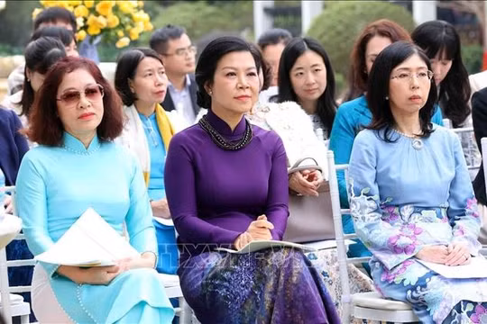 Phu nhân Tổng Bí thư gặp mặt thân mật đầu năm mới với Nhóm Phụ nữ Cộng đồng ASEAN tại Hà Nội