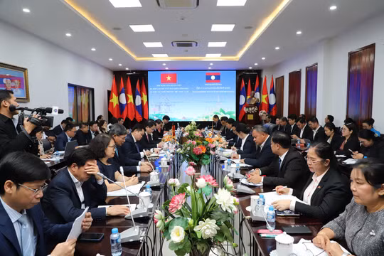 Kim ngạch thương mại Việt Nam - Lào trong năm 2024 đạt hơn 2 tỷ USD