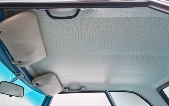 Trần xe bẩn lâu năm, xử lý thế nào cho sạch bong?
