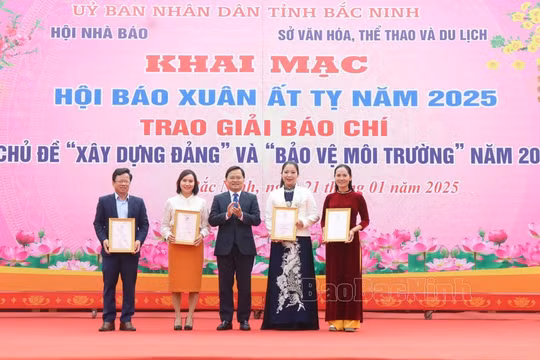 Bắc Ninh: Khai mạc Hội báo Xuân Ất Tỵ 2025 và trao giải cuộc thi báo chí