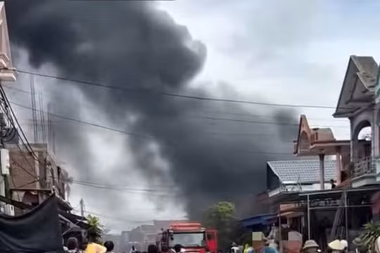 Video "bà hỏa" thiêu rụi cửa hàng chăn ga gối ở Hải Phòng