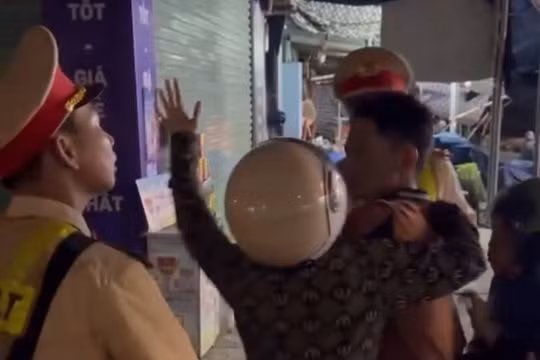 Bắt khẩn cấp kẻ lăng mạ, hành hung Cảnh sát giao thông