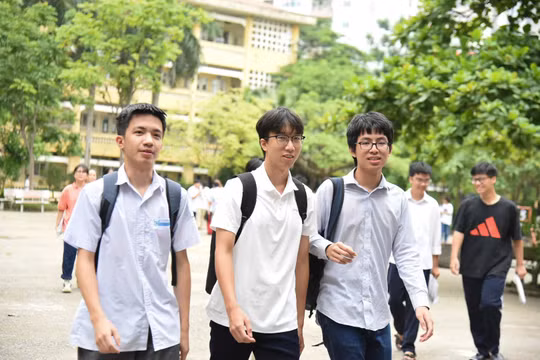 Thí sinh lưu ý hạn cuối nộp hồ sơ xét tuyển Đại học Kinh tế Quốc dân là 17h ngày 11/7
