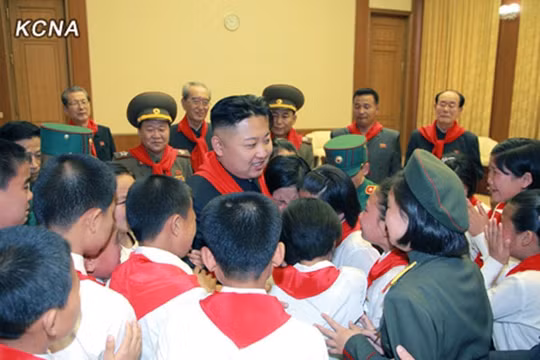 Triều Tiên tuyên dương ca sinh ba để thúc đẩy tỷ lệ sinh