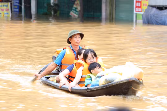 Bệnh viện C Thái Nguyên tiêm miễn phí vắc xin phòng uốn ván cho người dân