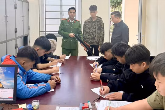 Xử lí nhóm thanh thiếu niên mang súng cao su, quay clip khiêu khích trên mạng