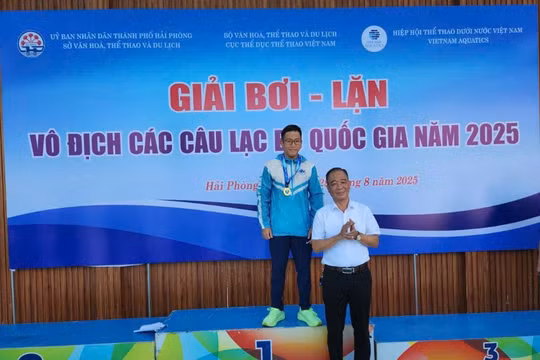 Học sinh trường chuyên lại vô địch bơi tại giải các Câu lạc bộ Quốc gia 2025