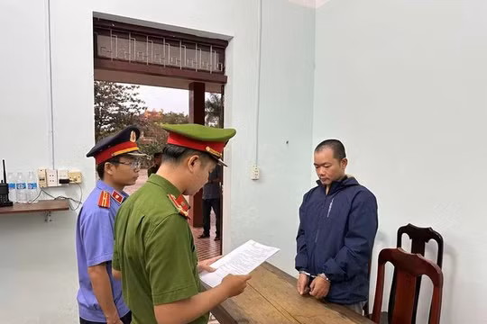 Cuồng ghen vì vợ đòi ly hôn, gã chồng chém vợ gây thương tích nặng rồi tự tử nhưng bất thành