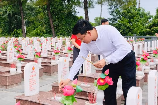 Về tri ân những người lính xẻ dọc Trường Sơn đi cứu nước