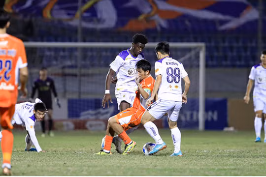 Thắng Đà Nẵng 2-0, Hà Nội FC leo lên vị trí thứ 4 V.League 2024/25