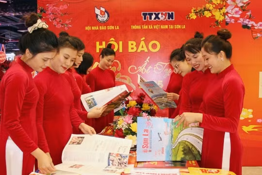 Sơn La trưng bày hơn 400 ấn phẩm báo Xuân Ất Tỵ 2025 của các cơ quan báo chí