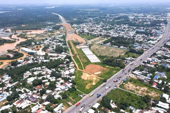 Thị trường đất nền giáp ranh TP HCM sôi động trở lại: Nguồn cung khan hiếm, nhà đầu tư chuyển hướng tìm kiếm cơ hội
