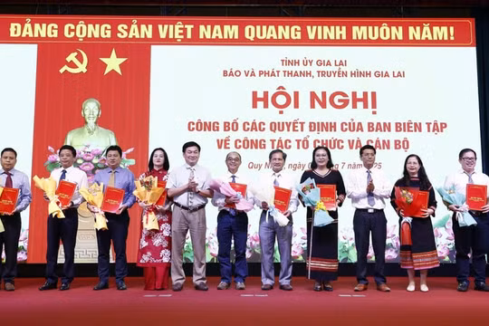 Báo và phát thanh, truyền hình Gia Lai công bố các quyết định về công tác tổ chức và cán bộ