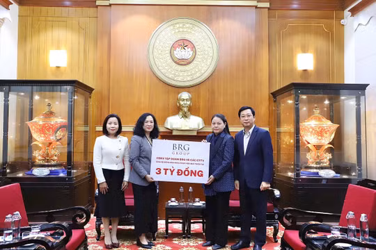 Tập đoàn BRG và Ngân hàng SeABank trao 5 tỷ đồng ủng hộ đồng bào khắc phục hậu quả thiên tai