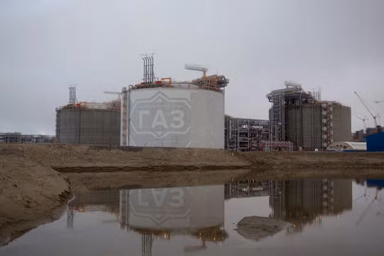 EU trì hoãn trừng phạt LNG Nga để tránh phụ thuộc Mỹ