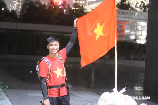Hành trình 1.000km và tình yêu Tổ quốc của chàng trai xứ Thanh