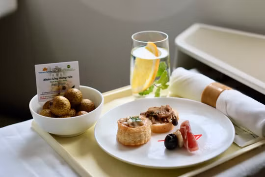 Vietnam Airlines mang đặc sản nhãn lồng Hưng Yên lên chuyến bay