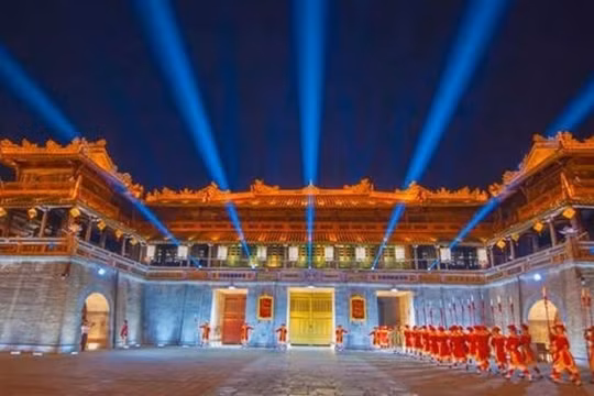 Huế không thu phí du khách trải nghiệm Trung thu Hoàng cung