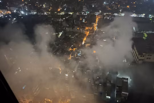 Hà Nội: Yêu cầu dừng hoạt động phân xưởng vải mành 'vô tư' xả khói bụi vào khu dân cư