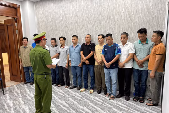 12 bảo vệ 'chung chi' tiền, cho xe tải ra vào Khu Công nghệ cao trong giờ cấm