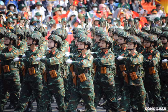 Những 'bông hồng thép' rạng rỡ, đầy khí phách tại Lễ diễu binh, diễu hành