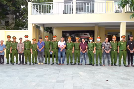 Khởi tố, bắt thêm 34 đối tượng trong đường dây buôn lậu xăng dầu