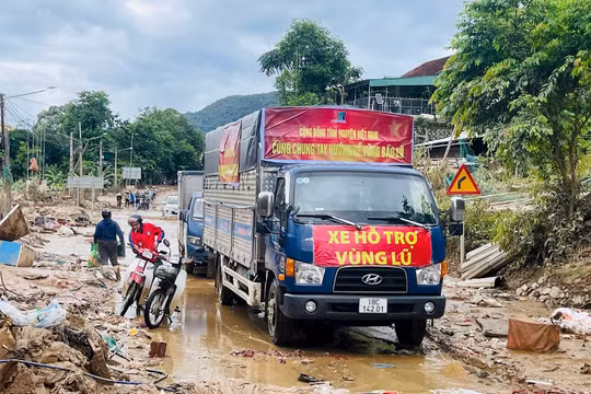 Đề nghị miễn phí xe chở hàng cứu trợ vùng lũ qua trạm BOT