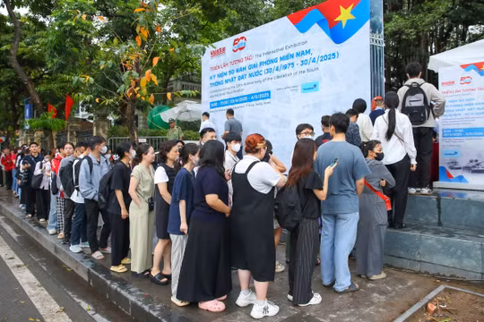 Báo Nhân Dân tạo 'cơn sốt' trải nghiệm lịch sử với ấn phẩm thông tin đặc biệt cùng triển lãm tương tác độc đáo