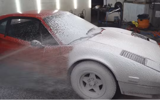 Hai chiếc Ferrari 308 tái xuất sau 30 năm bị giấu trong gara