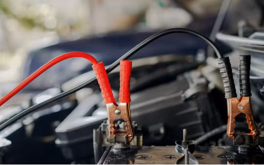 Bạn nên để xe chạy bao lâu sau khi kích ắc quy?